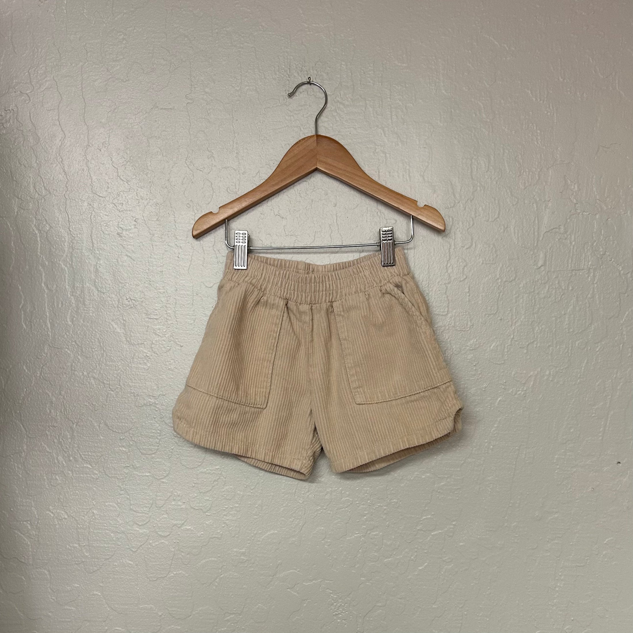 tiny whales cream shorts 5Y