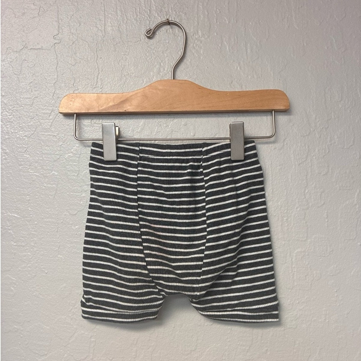 mebie baby gender neutral stripe shorts 2T