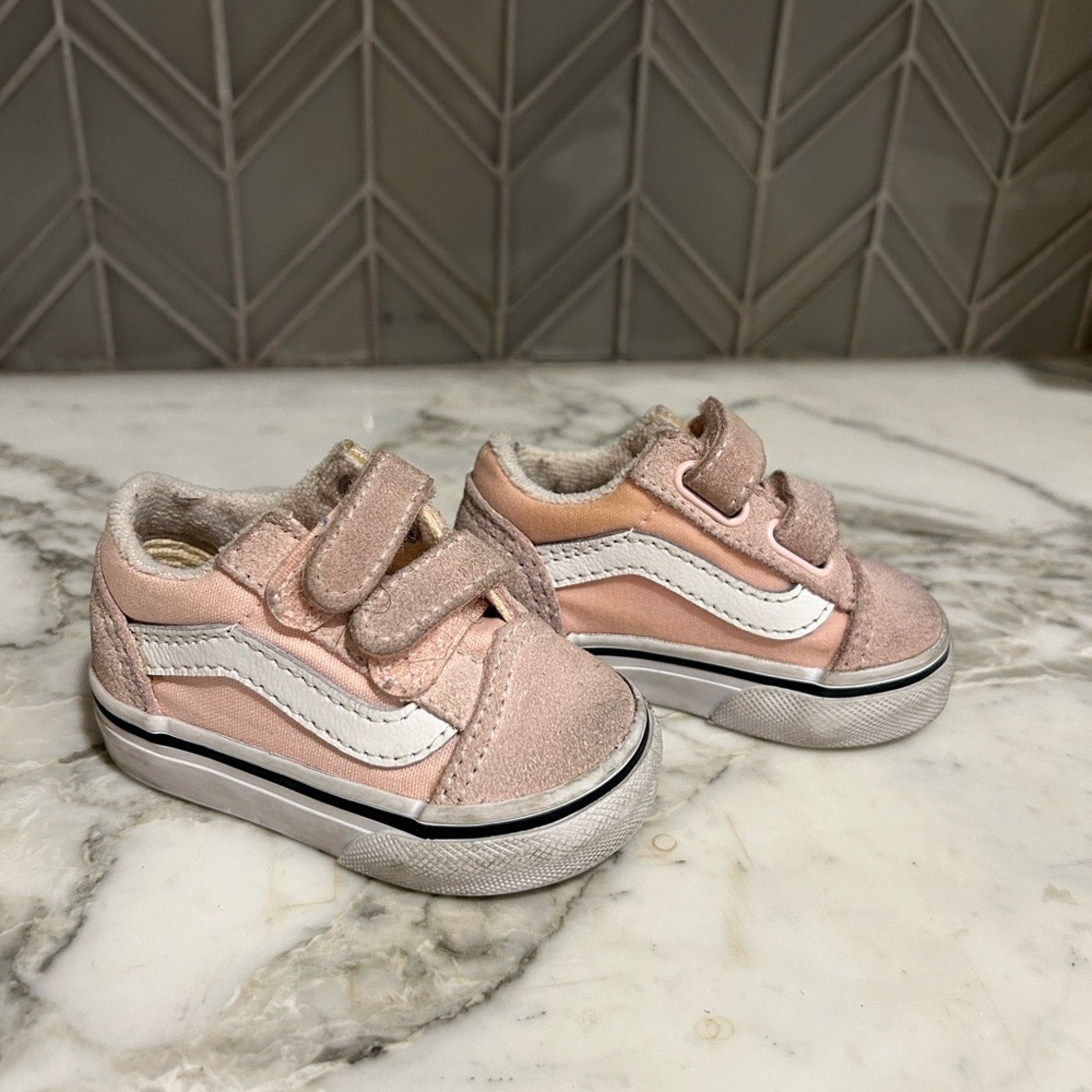 vans girls' pink sneakers 2c