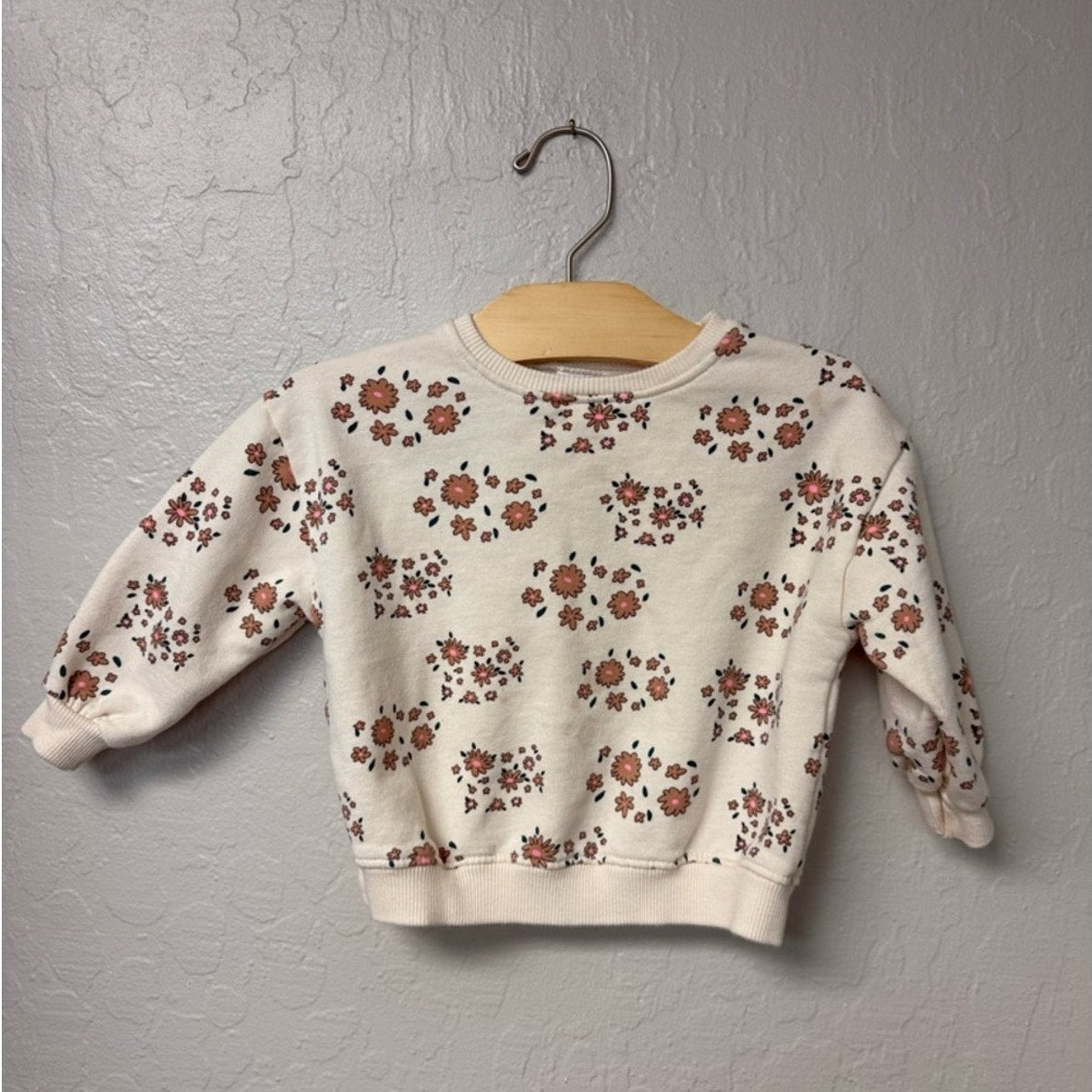 zara girls' cream floral sweatshirt 12-18M