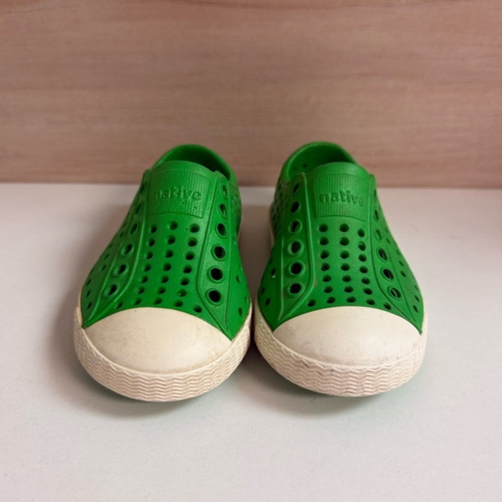 native boys' green water shoes 5c