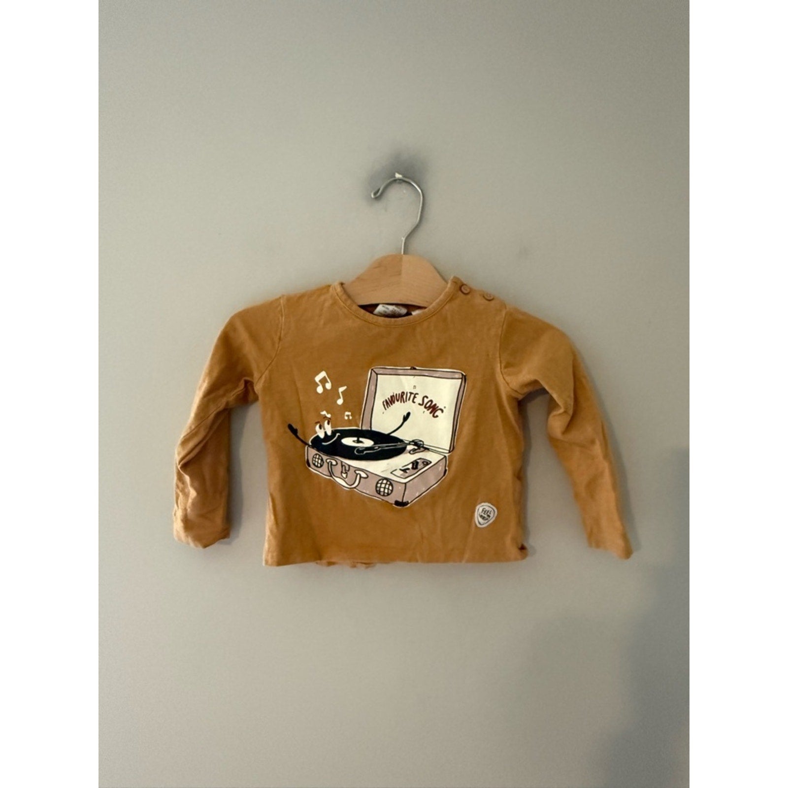 zara boys' long-sleeve record tee 12-18M