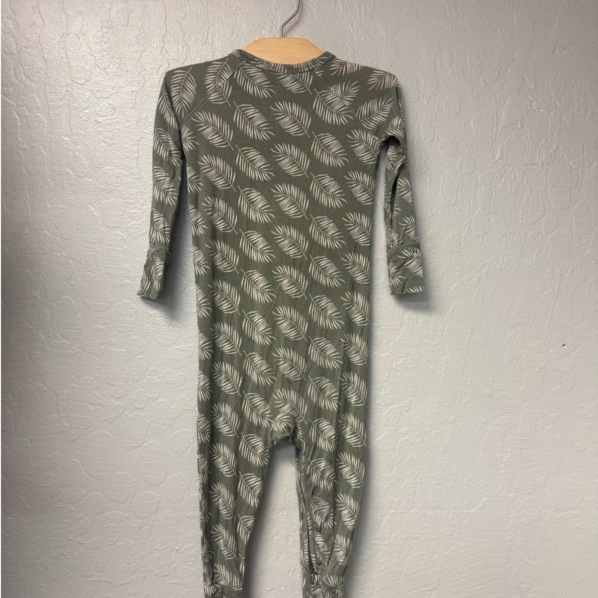 brave little ones green leaf bamboo footie 18-24M