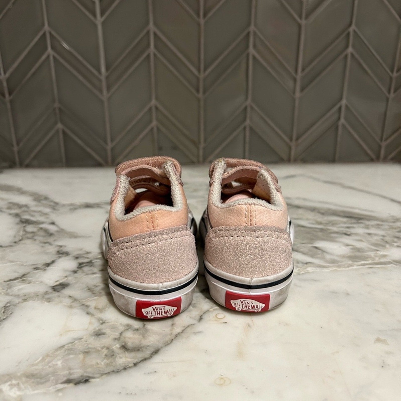 vans girls' pink sneakers 2c