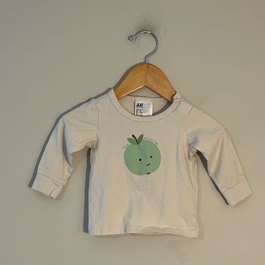 h&m beige apple tee 3M