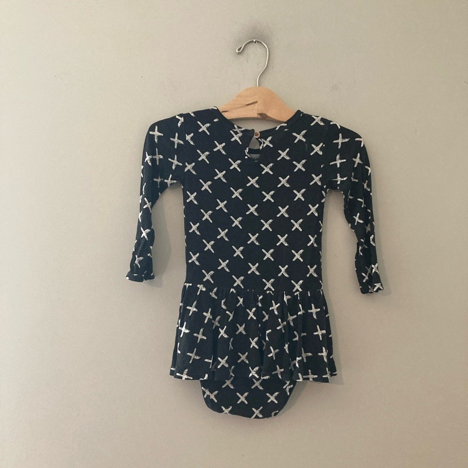 bums & roses hugs black ballerina romper 2T