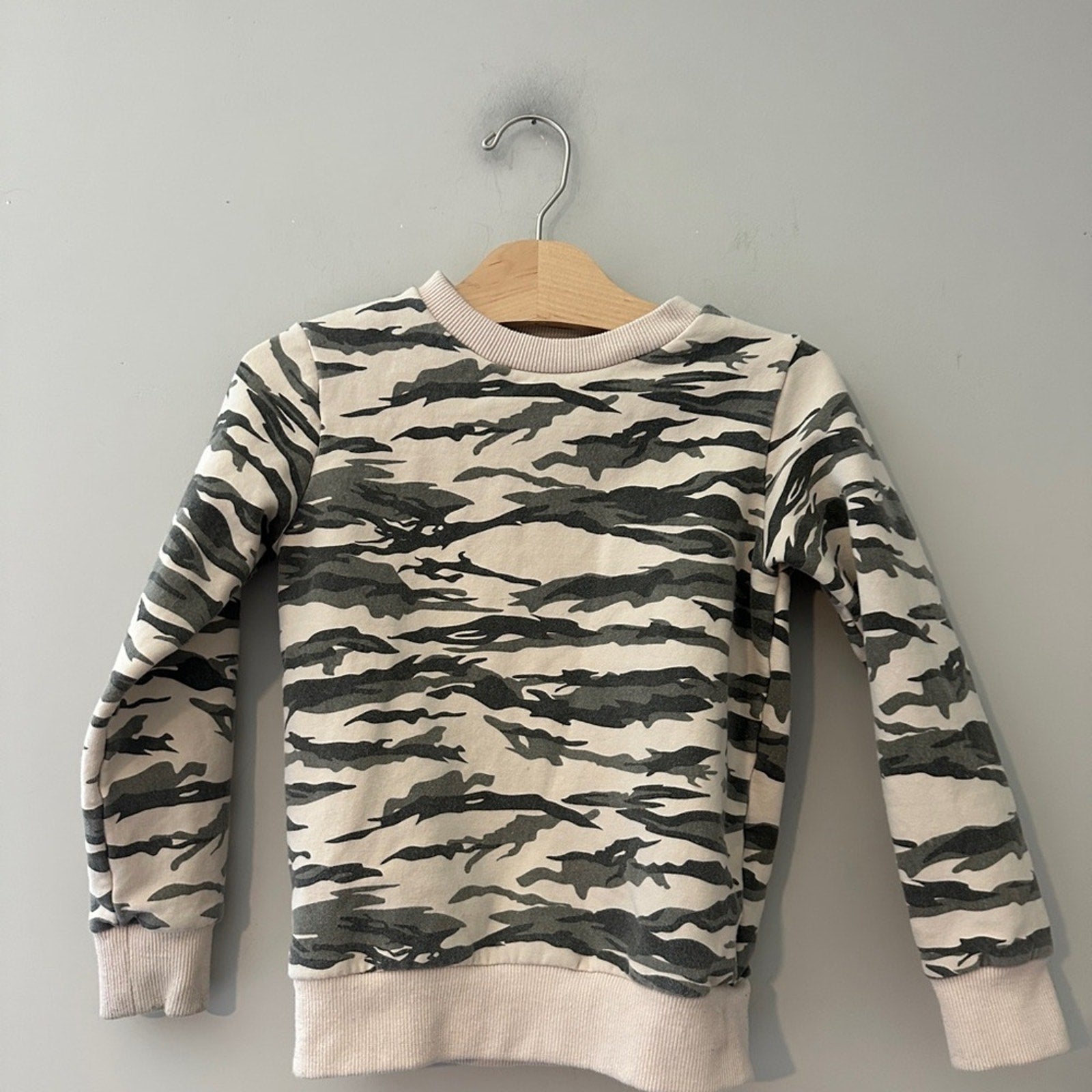 tiny tribe camo‎ sweatshirt 7Y