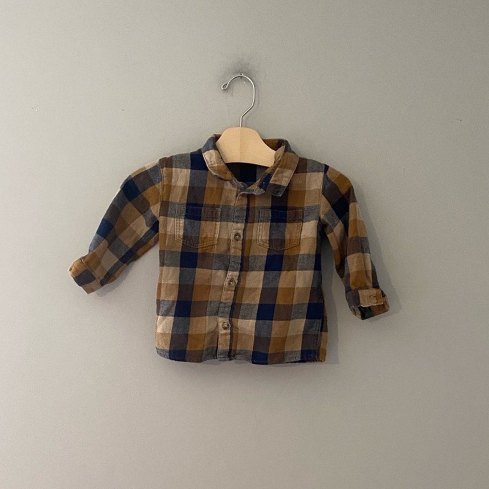 h&m dark neutral flannel 9-12M