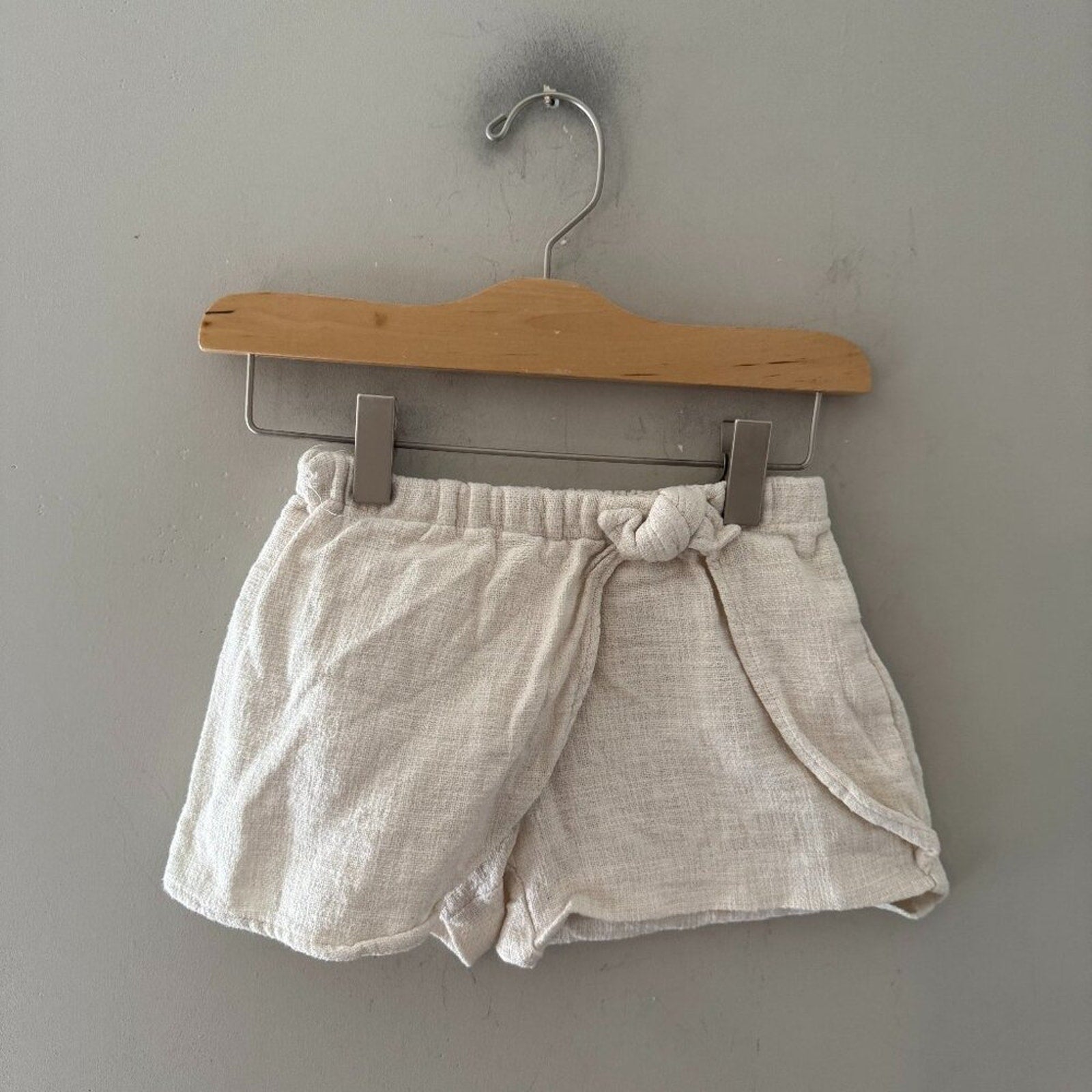 zara girls' cream shorts 5Y