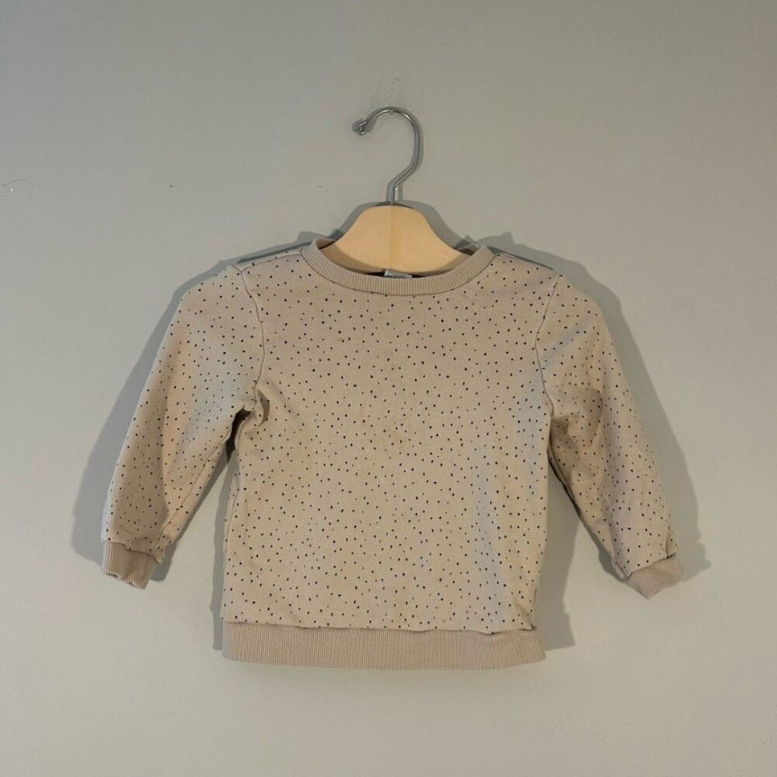 h&m beige dot sweatshirt 2T