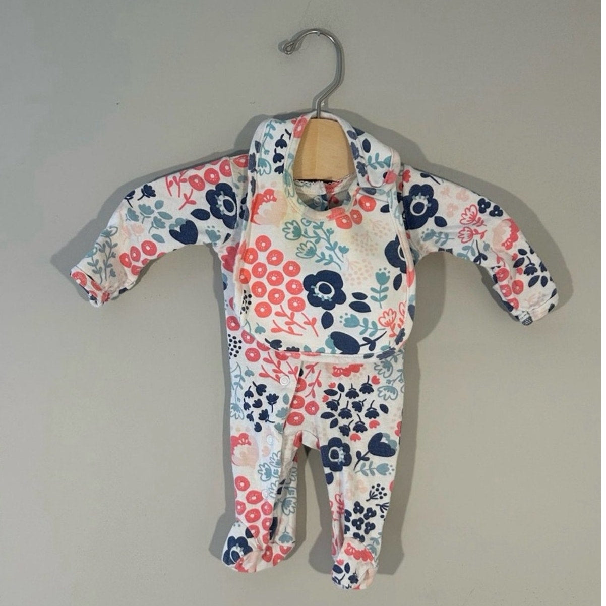carter's floral snap footie and bib 3M