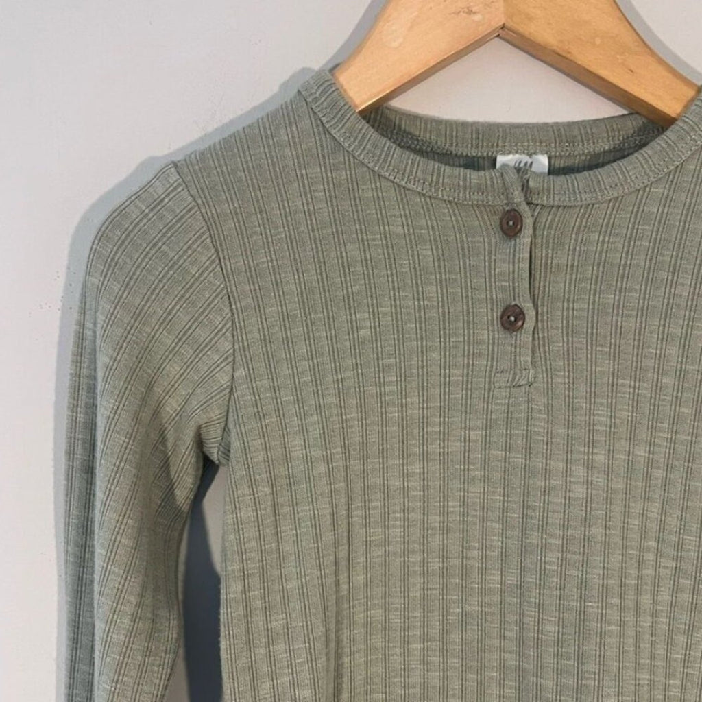 h&m ribbed green henley top 3T