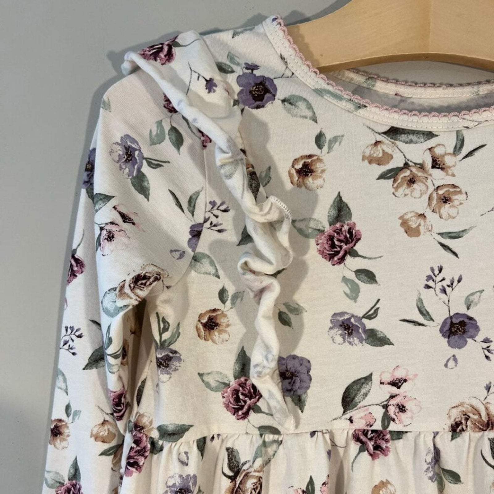 h&m cream long-sleeve‎ floral dress 5-6Y