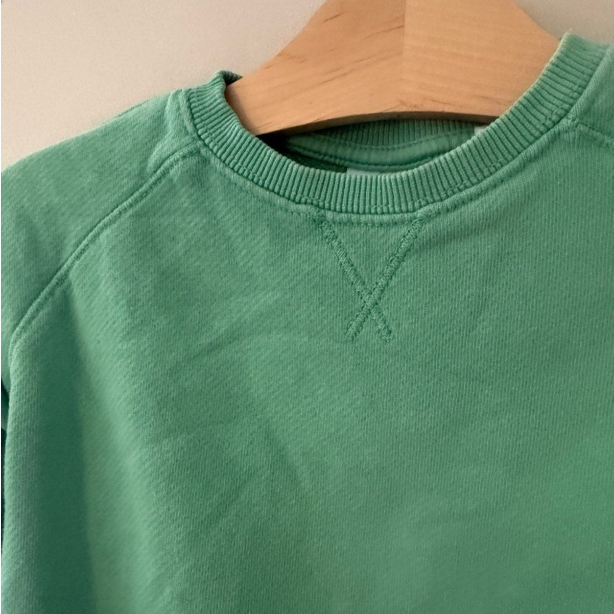 zara green crewneck sweatshirt 12-18M