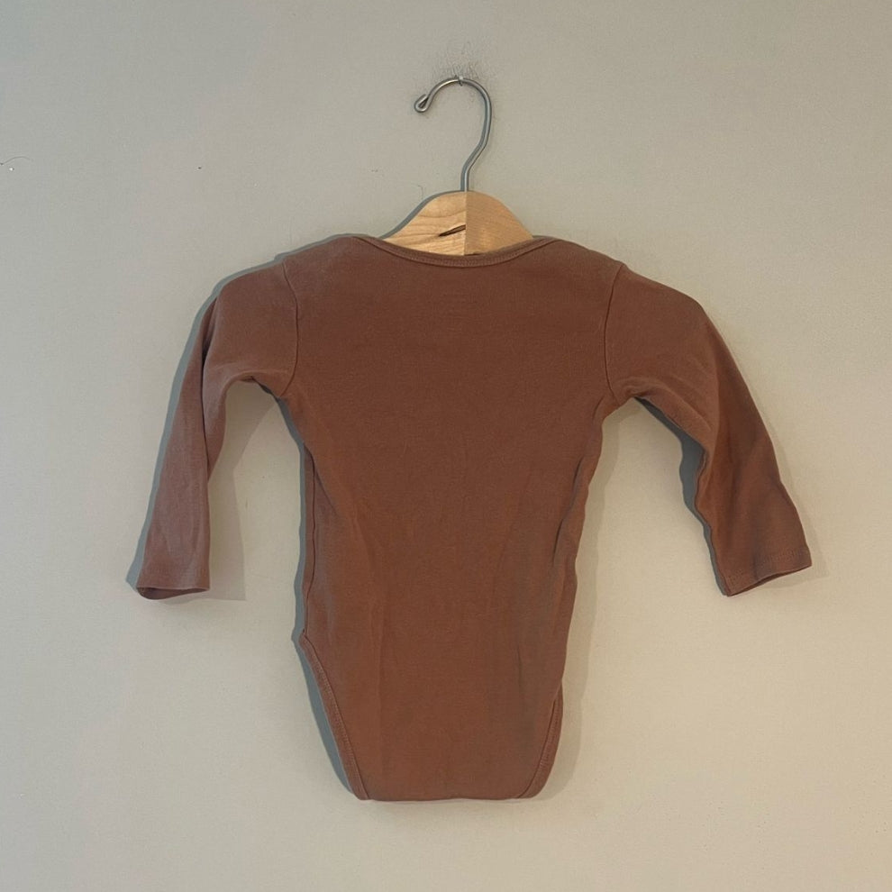 Back view of H&M warm brown ribbed long-sleeve gender neutral snap bodysuit size 6-9M