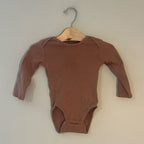 Front view of H&M mocha brown ribbed cotton long-sleeve baby bodysuit with shoulder snaps and crotch closure gender neutral size 6-12 months