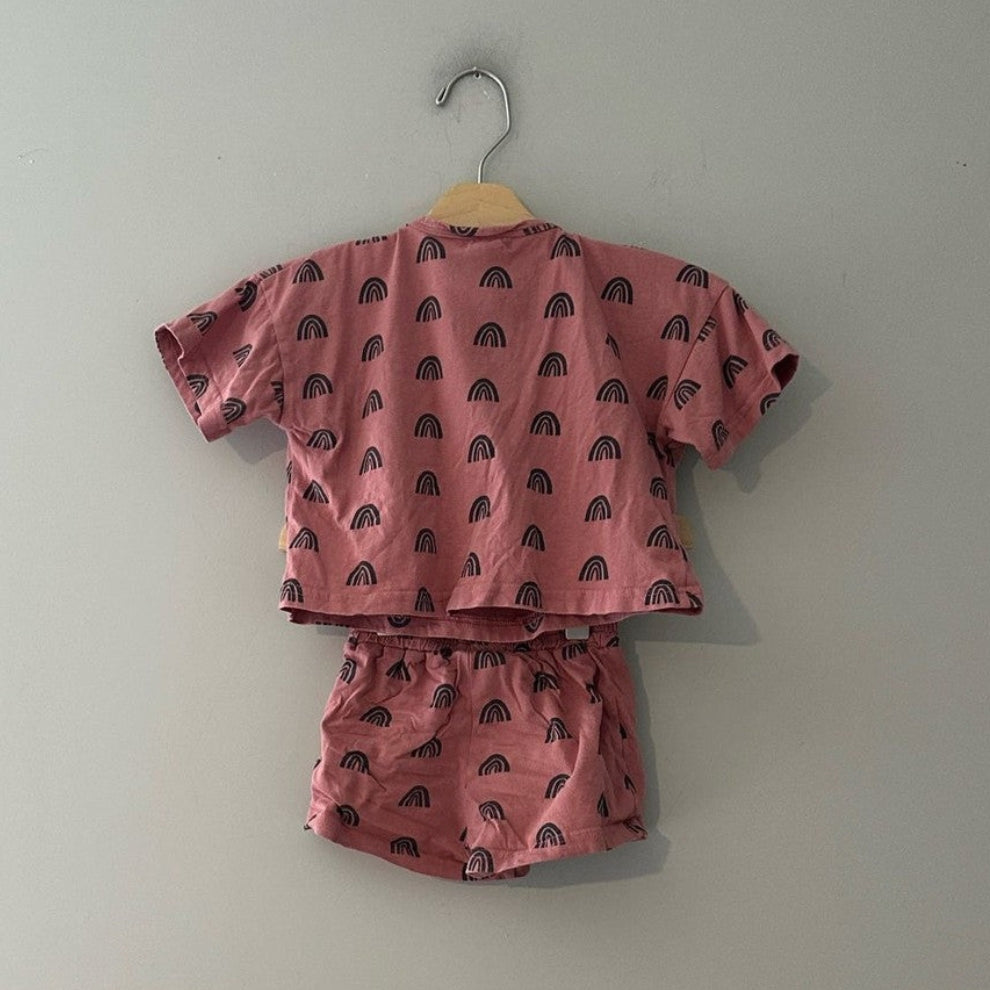 Back view of Indy + Pippa dusty rose rainbow print 2-piece short-sleeve tee and shorts set for girls 9-12M