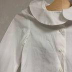 Close-up of the Peter Pan collar and button-front detail on a Motoreta white girls’ blouse in size 3Y.